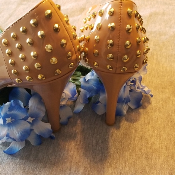 Size 9 Nude Patent Leather Steve Madden Heels - Picture 3 of 7
